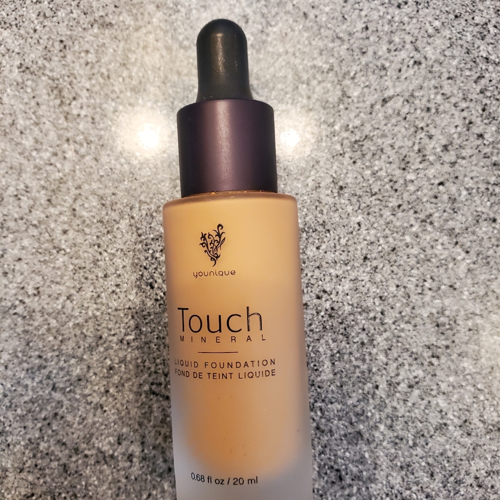 Younique Mineral Touch Foundation - Challis